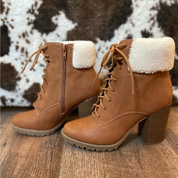 Block Heel Lace Up Boots With Zipper - Picture 2 of 4